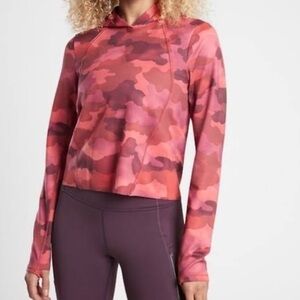 Athleta Pinnacle Crop Hoodie‎ in Mantea Camo